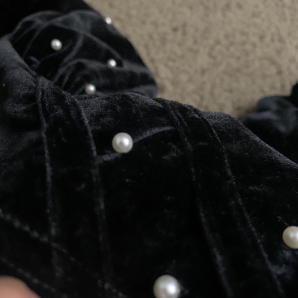 NWOT Privy Small Black Velour Corset Style Faux Pearl Bead Puff Sleeve Crop Top - Picture 5 of 8